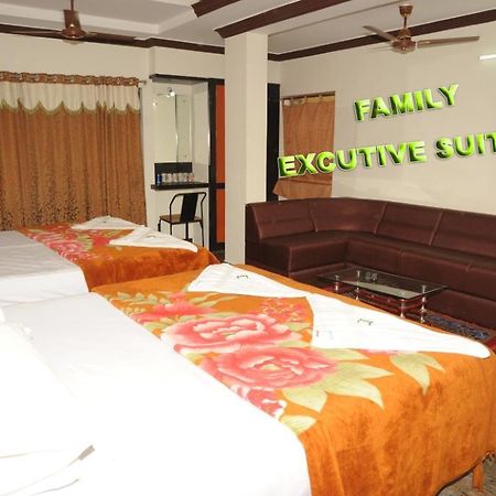 V.K.Residency Hotel ตีรูปาติ ภายนอก รูปภาพ
