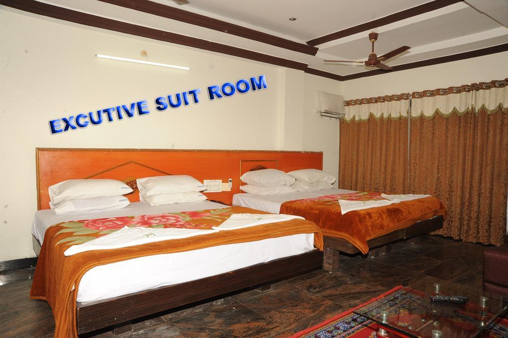 V.K.Residency Hotel ตีรูปาติ ภายนอก รูปภาพ